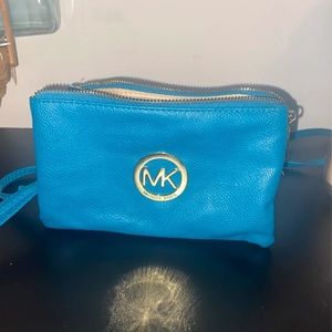 Micheal kors body bag